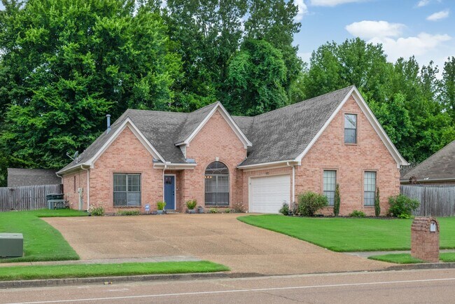 Building Photo - 4905 Springtree Dr