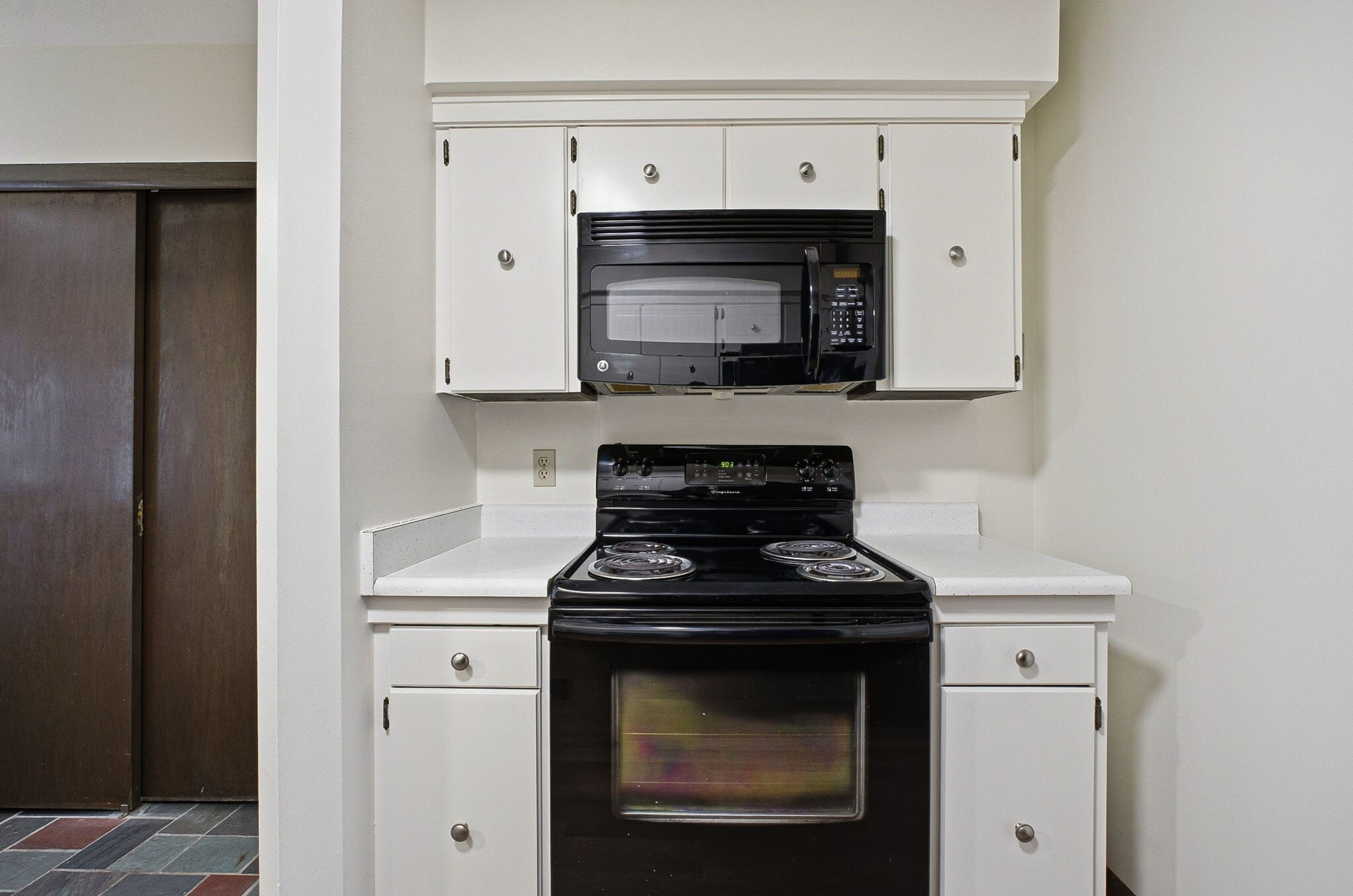 Building Photo - 4554 Sandringham Dr