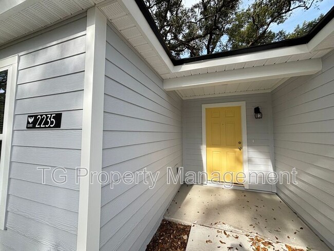 Building Photo - 2235 Orchard St