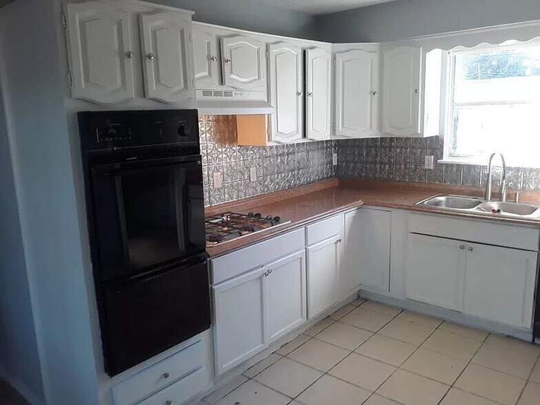 Building Photo - 11235 Lemond Dr