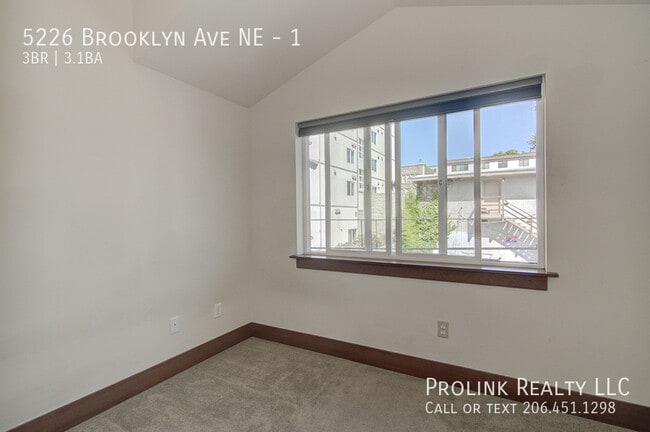 Building Photo - 5226 Brooklyn Ave NE