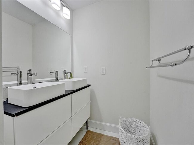 Building Photo - 4300 S Ocean Blvd