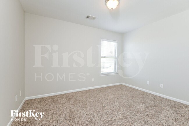 Building Photo - 2045 Kensington Ct