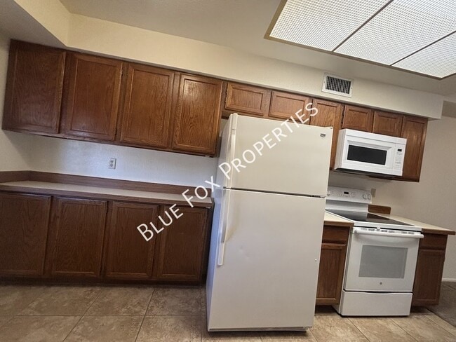 Building Photo - 7944 E Colette Cir