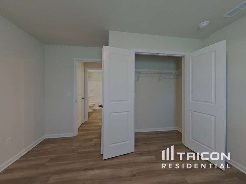 Building Photo - 2955 Legacy Rdg Ln