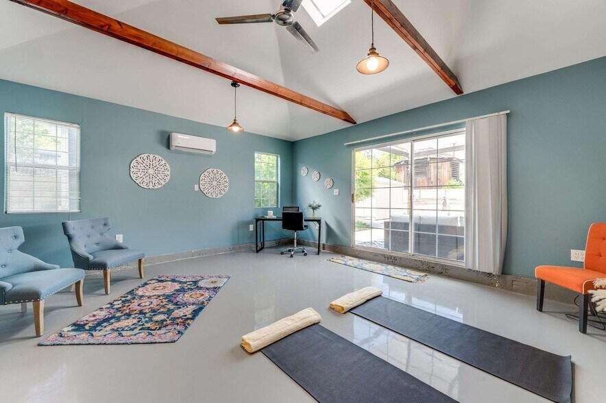 Building Photo - 6901 Bertrand Ave