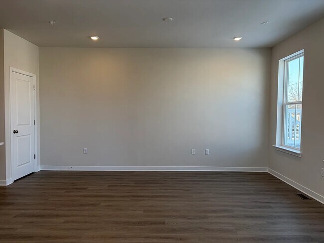 Building Photo - 101 Abramo Victor Dr