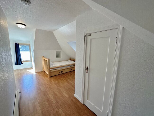 Building Photo - Remodeled Downtown Ellensburg Home