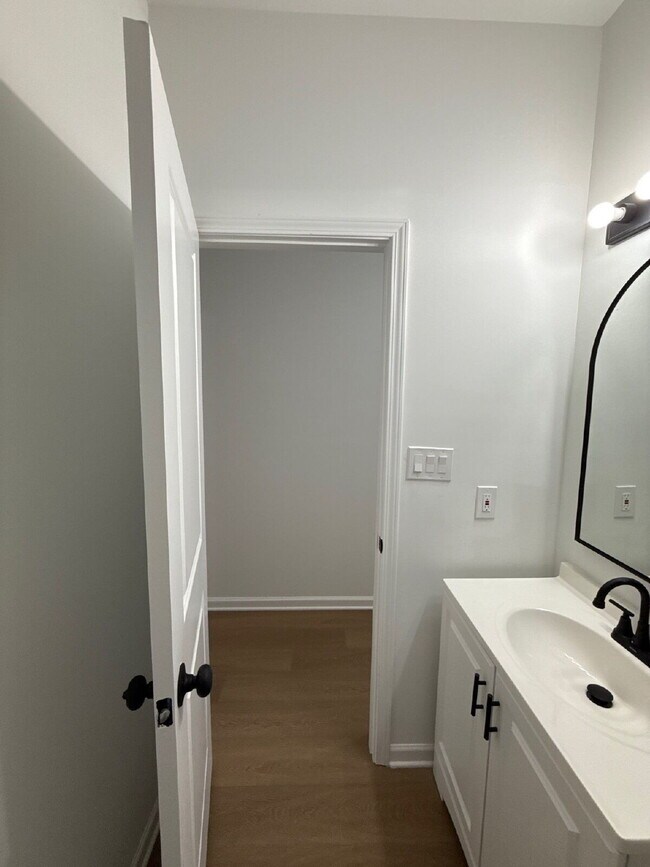 Building Photo - Fully Renovated Spacious 3BR in South Memphis – Section 8 Welcome