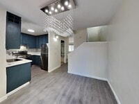 Building Photo - 2/1 Oakland Condo Near Zoo!