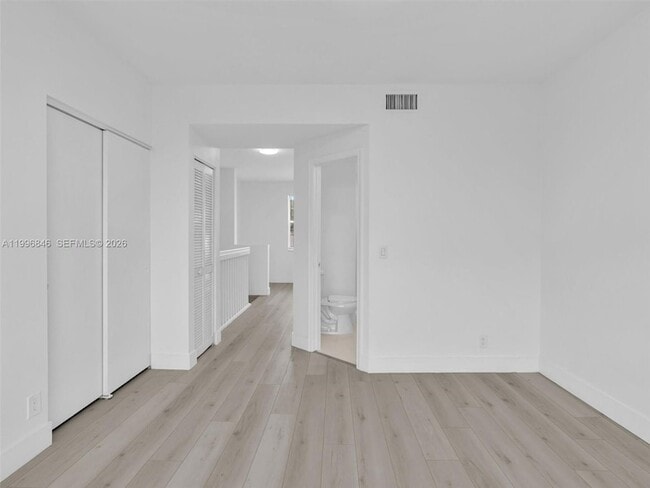 Building Photo - 8 Key W Ct