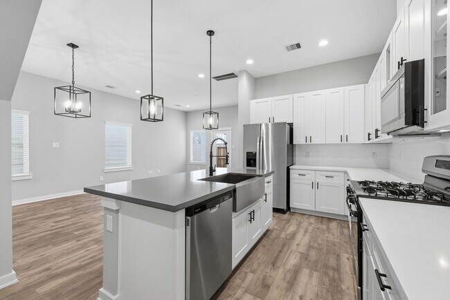 Building Photo - 411 Stonework Garden Ln