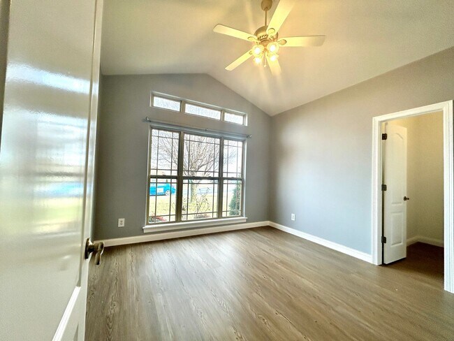 Building Photo - 3 bedroom 2 bath modern style home minutes from Centerton Main!!