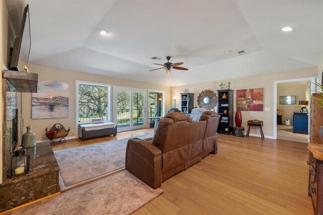 Building Photo - 604 Rolling Green Dr