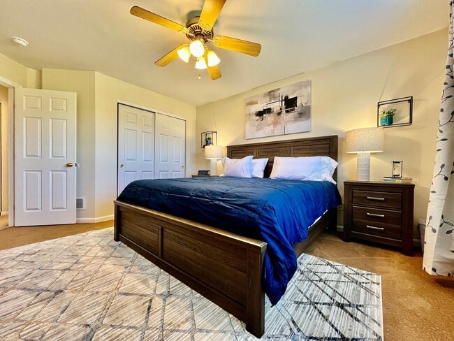 Building Photo - Large executive home in pool community Mas...