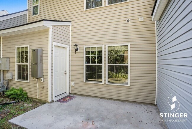 Building Photo - 381 Dante Cir