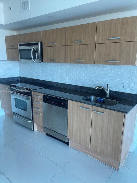 Building Photo - 350 S Miami Ave