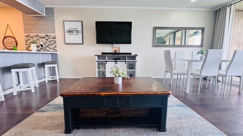 Building Photo - 12600 Melville Dr