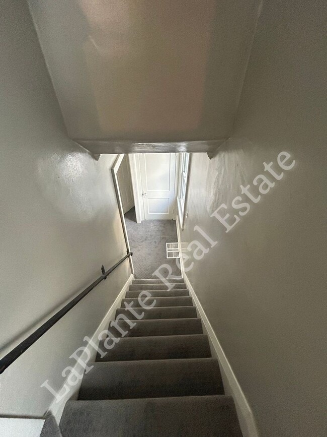 Building Photo - 1656 Macomber St