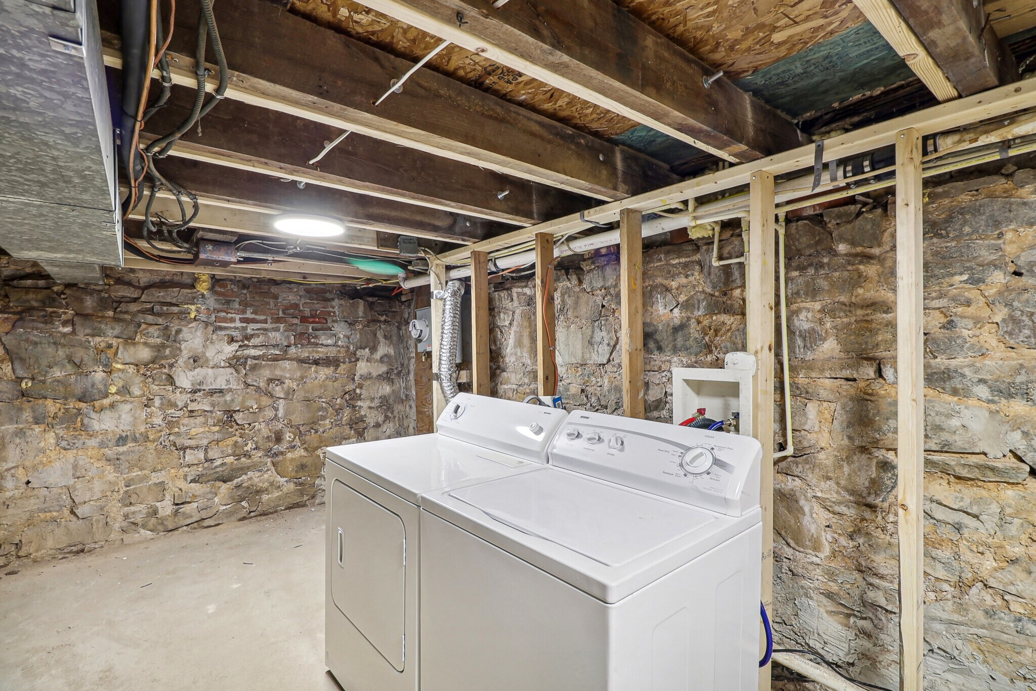 Building Photo - 2128 Hollins St