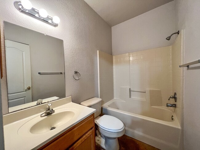 Building Photo - 1080 Rainbow Dr