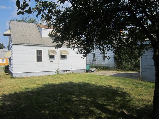 Building Photo - 127 Texas St