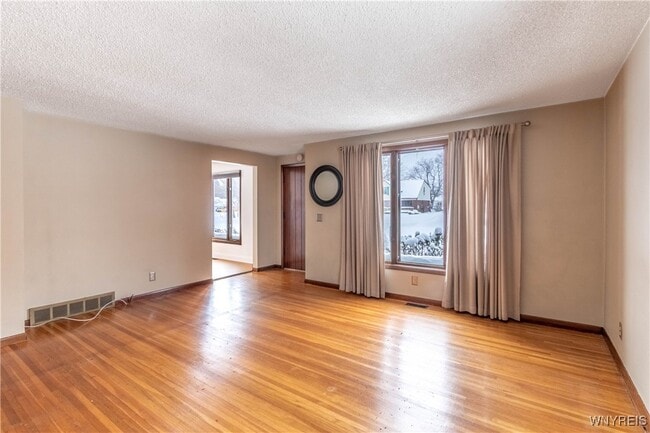 Building Photo - 194 Boncroft Dr