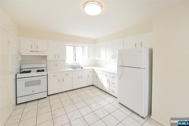 Building Photo - 300 NJ-17