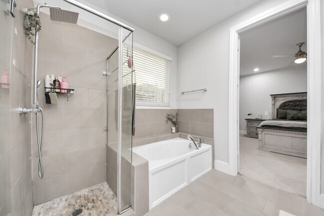 Building Photo - 9614 Riddlewood Ln