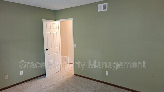 Building Photo - 3335 S Ammons St