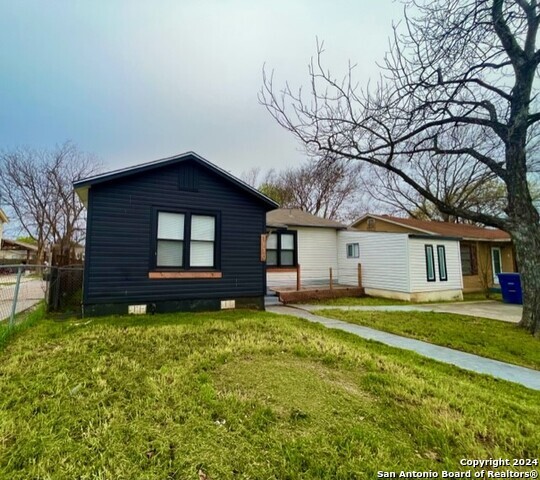 Building Photo - 1110 Clower-