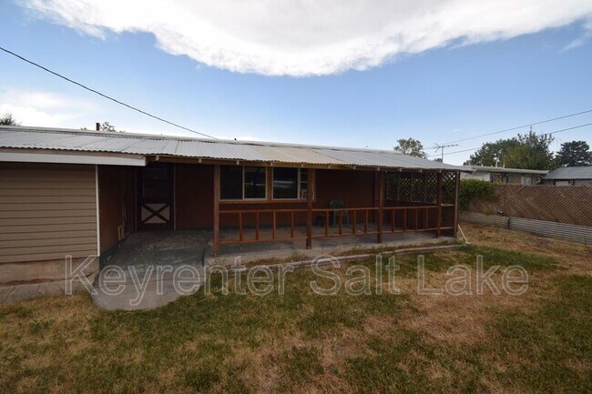 Building Photo - 3215 S 4400 W