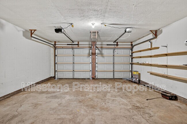 Building Photo - 105 E Ford St