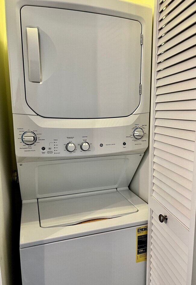 Building Photo - 50 E 16th St