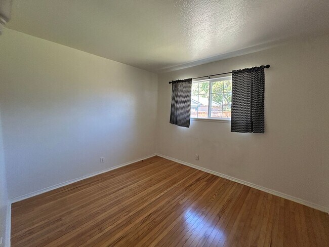 Building Photo - 4607 11th Ave