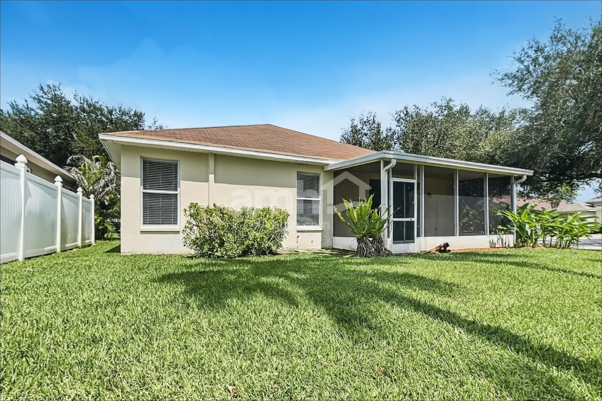 Building Photo - 802 Lesa Glen Pl