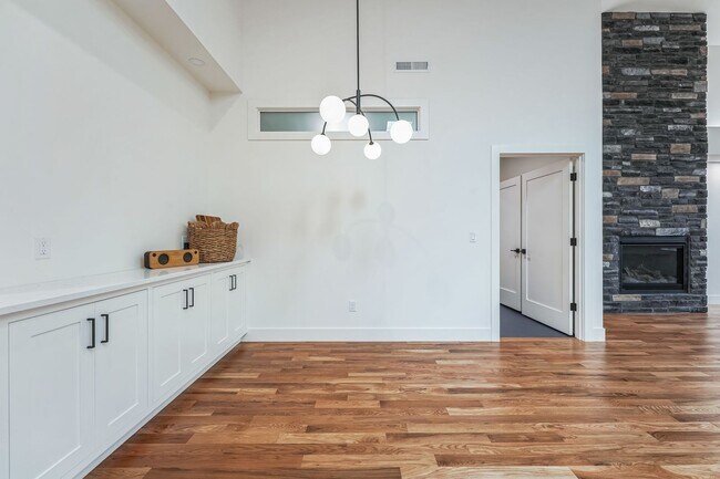 Building Photo - 1236 Parkside Ave
