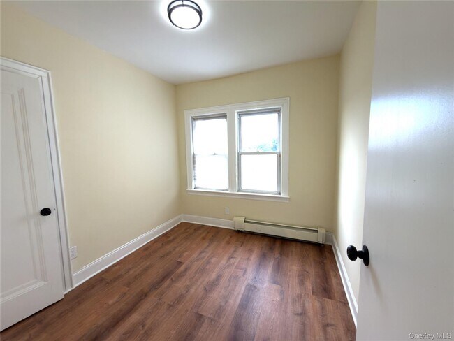 Building Photo - 517 Laurelton Blvd