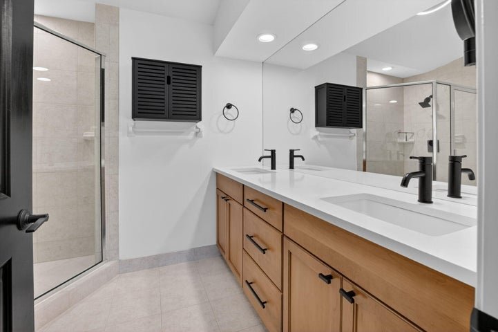 Building Photo - 10530 Lake Vista Cir