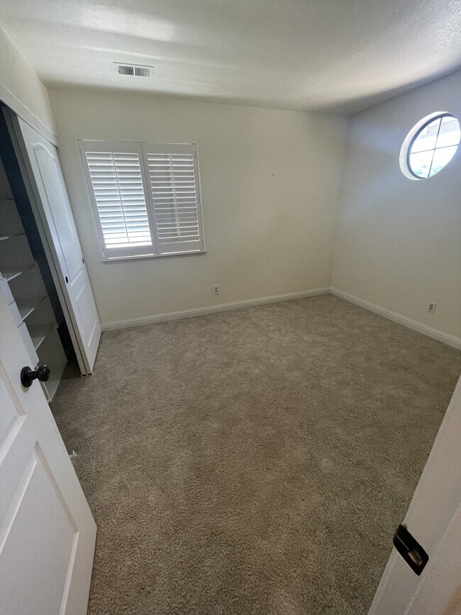 Building Photo - 7216 Roxanne Ln