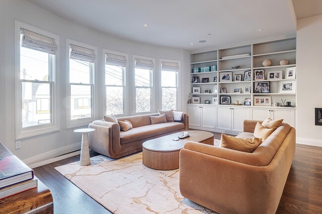 Building Photo - 463 Duncan St