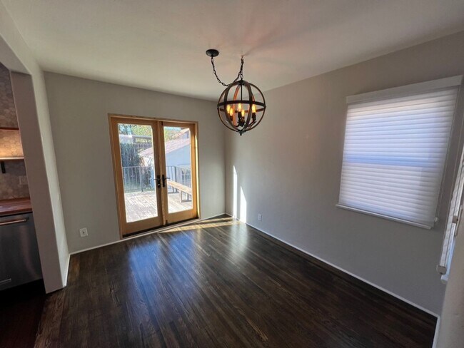 Building Photo - Beautiful 2bd/1ba House!