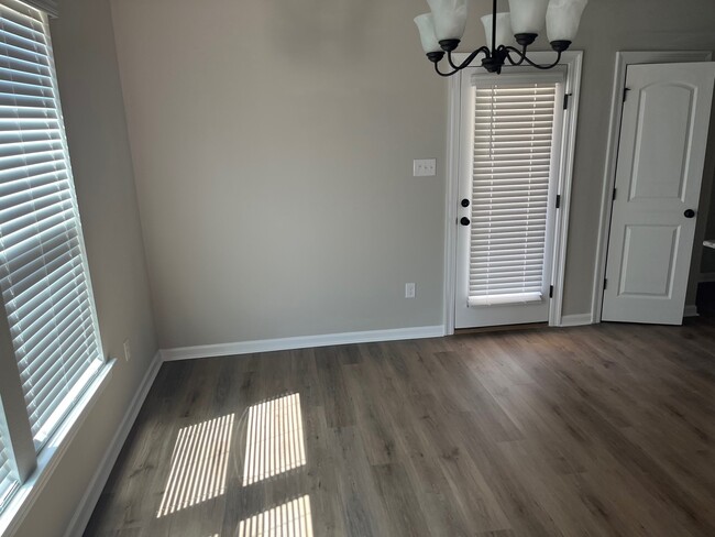 Building Photo - 41297 Jolane Dr