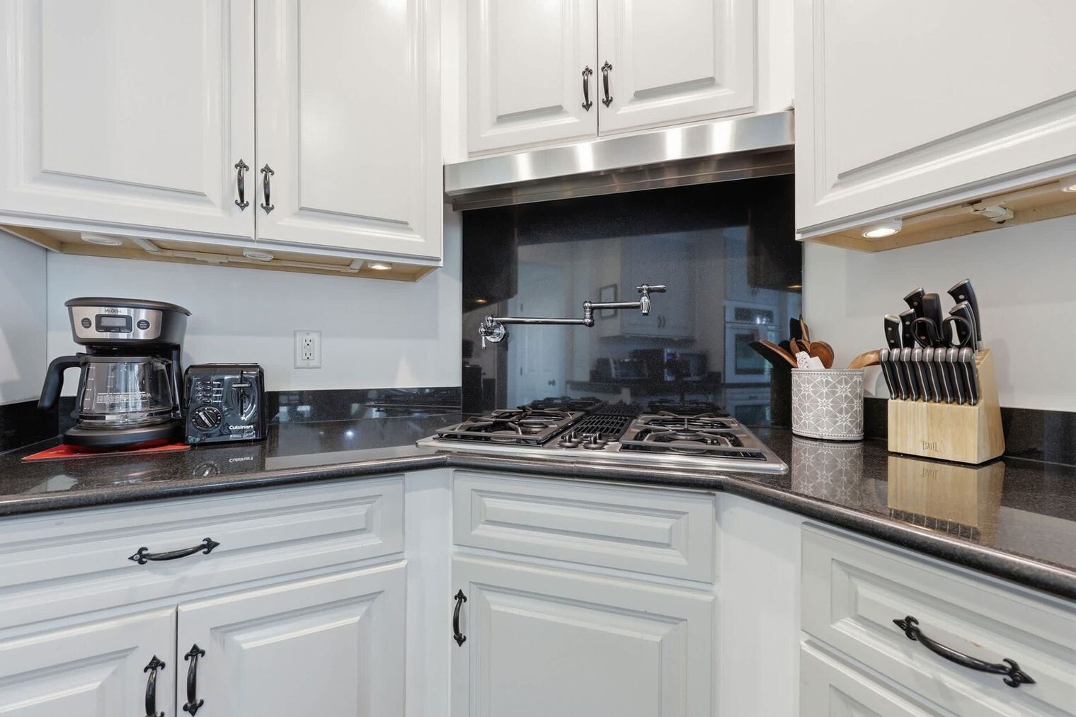 Building Photo - 36 Weeden St