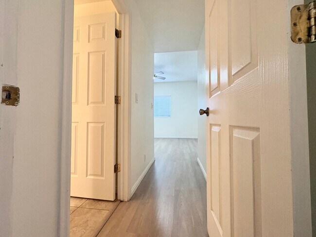 Building Photo - Lakeview Orem Living – 3 Bed Near UVU