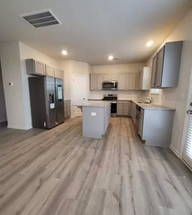 Building Photo - 4031 Penwood Pl