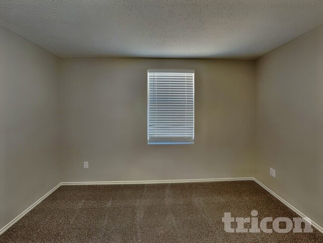 Building Photo - 2925 Paint Brush Pl