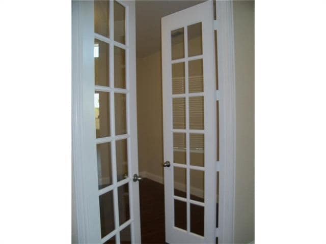 Building Photo - 2560 Valley Glen Dr