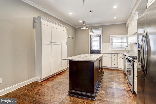 Building Photo - 505 S Lakewood Ave