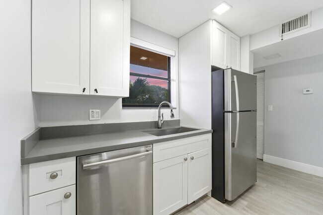 Building Photo - 11477 NW 39th Ct